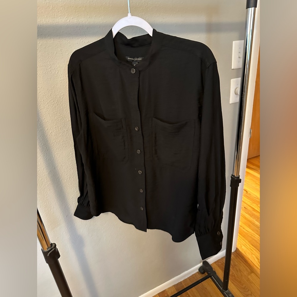 Women’s Banana Republic Size M Button Down Shirt